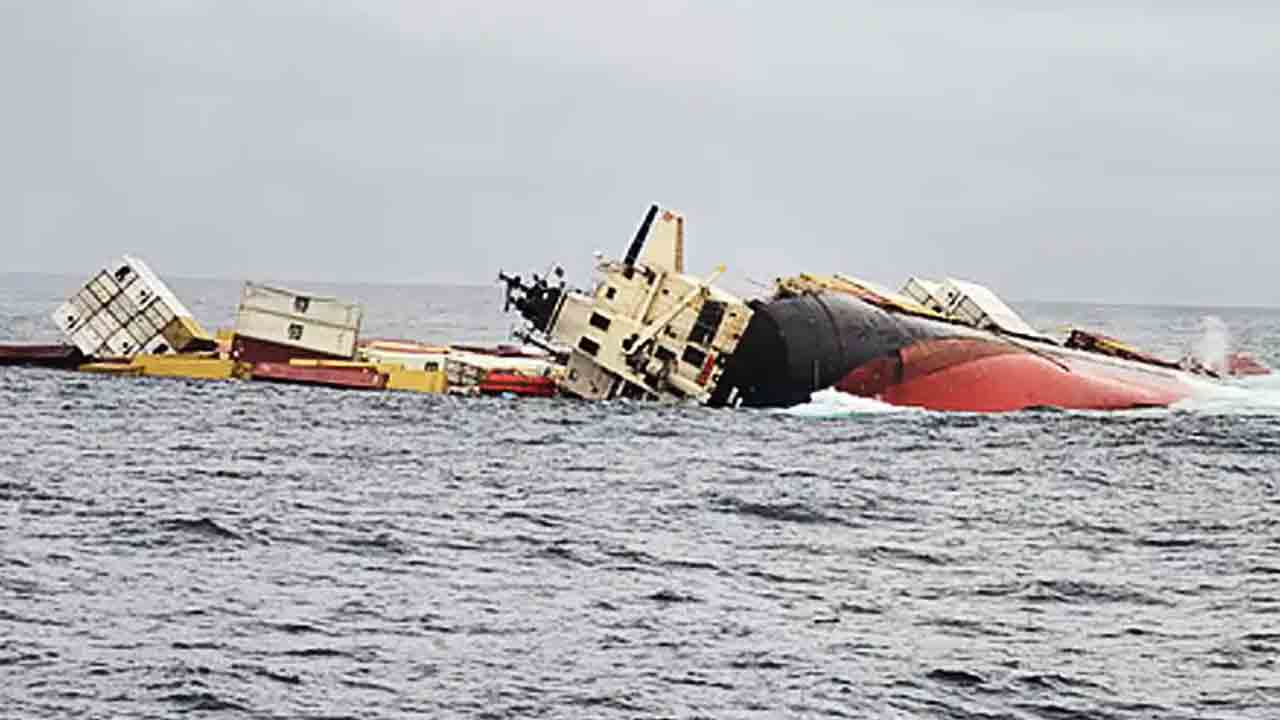 High Alert | ఆ నౌకలో ప్రమాదకర కెమికల్స్‌.. కొచ్చి తీరంలో హై అలర్ట్‌..!