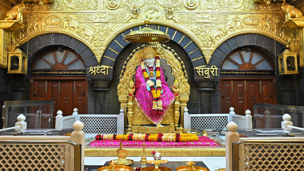 Shirdi Sai Baba Temple | షిర్డీ సాయిబాబా భక్తులకు అలెర్ట్‌..! ఇక ఆలయంలోకి ఈ వస్తువులు తీసుకెళ్లడంపై నిషేధం..!
