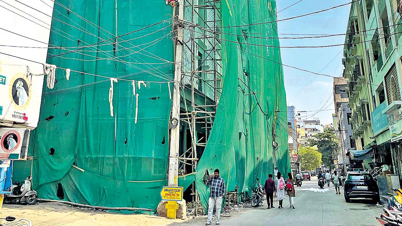 ఎందుకు కూల్చవద్దో సమాధానం ఇవ్వండి