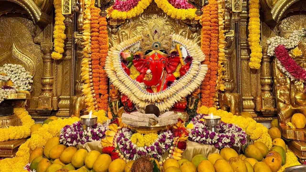 కొబ్బరికాయలు, దండలు అనుమతించం