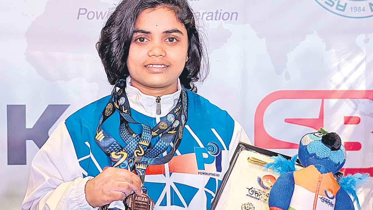 సిరిచందనకు కాంస్యం.. ఏషియన్‌ పవర్‌లిఫ్టింగ్‌ టోర్నీ