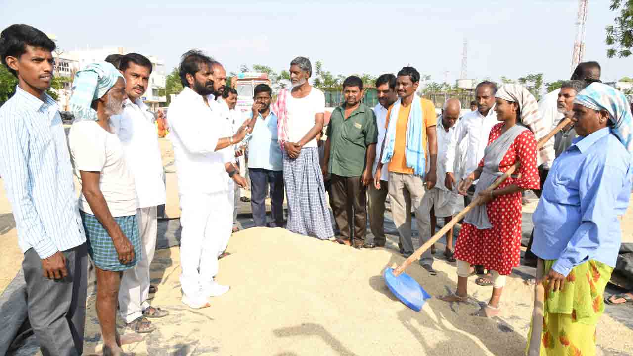 ధాన్యం వెంటనే కొనాలి