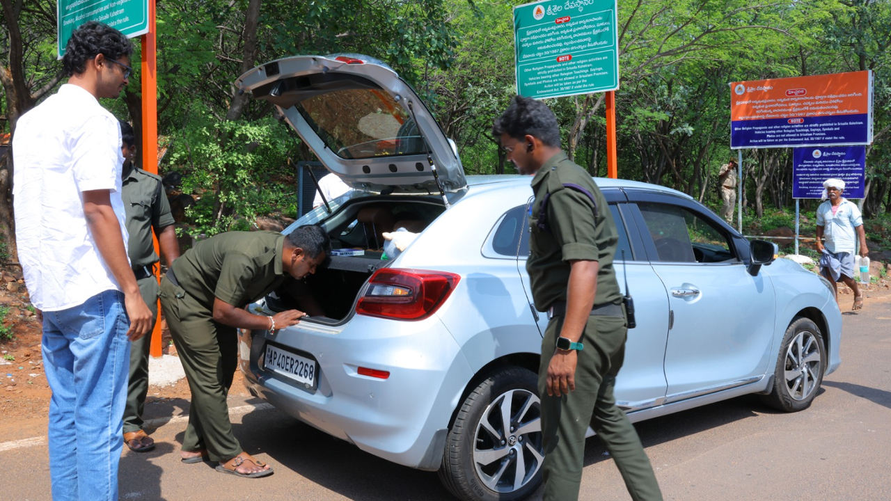 Srisialam | భారత్‌-పాక్‌ మధ్య ఉద్రిక్తతలు.. శ్రీశైలం దేవస్థానంలో భద్రత కట్టుదిట్టం