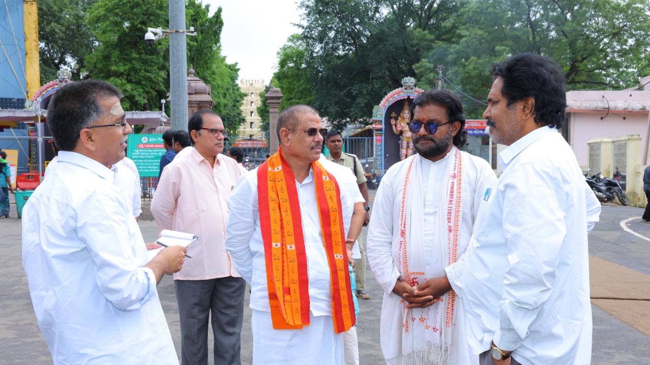 Yogandhra | శ్రీశైలం దేవస్థానంలో యోగాంధ్ర.. ఏర్పాట్లు పరిశీలించిన ఈవో