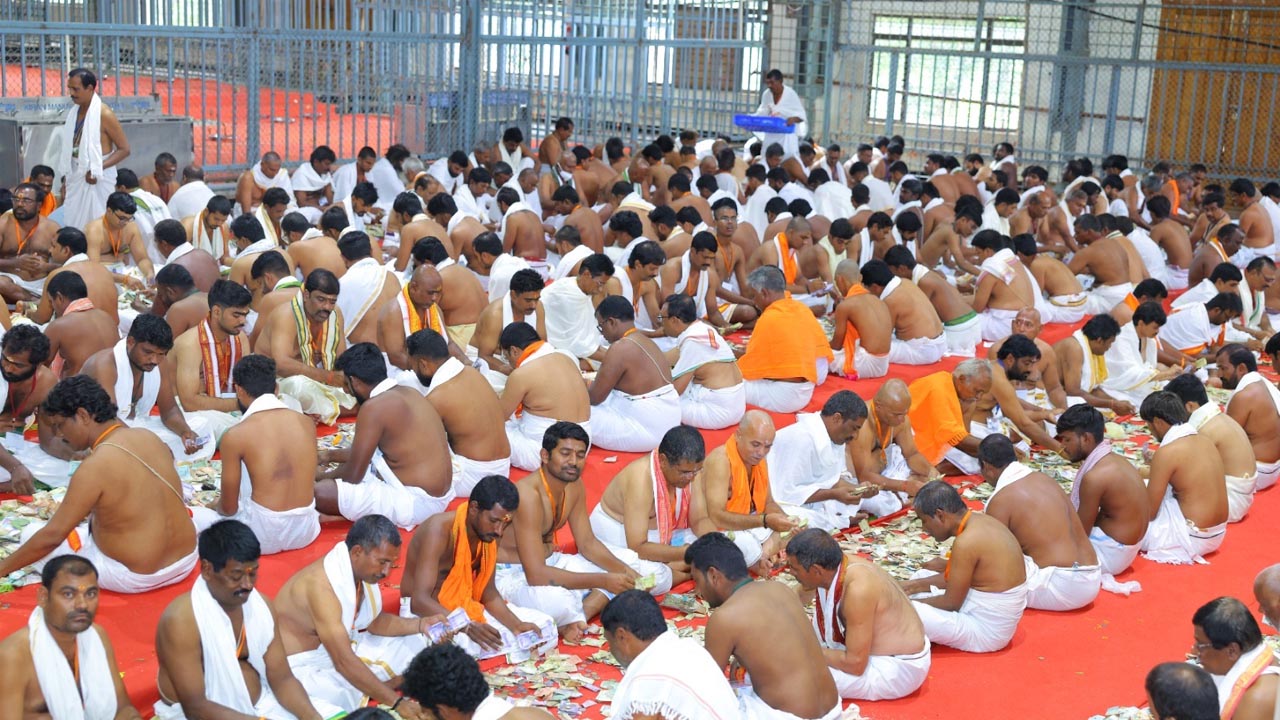 Srisailam | శ్రీశైలం మల్లన్న ఆలయానికి రూ.3.74కోట్ల ఆదాయం..