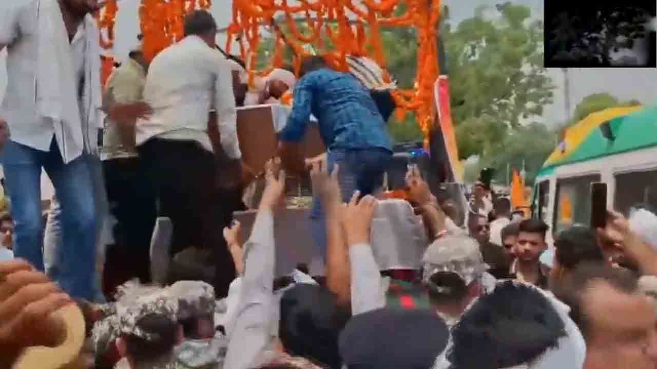 Surendra Moga | స్వగ్రామానికి సార్జెంట్‌ సురేంద్ర మోగా పార్థివ దేహం.. Video