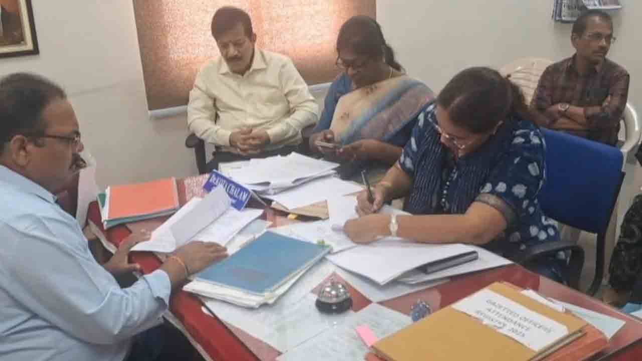 విధుల నుంచి డీఎంహెచ్‌ఓ సస్పెన్షన్‌ ఎట్టకేలకు వైద్యారోగ్య శాఖ చర్యలు