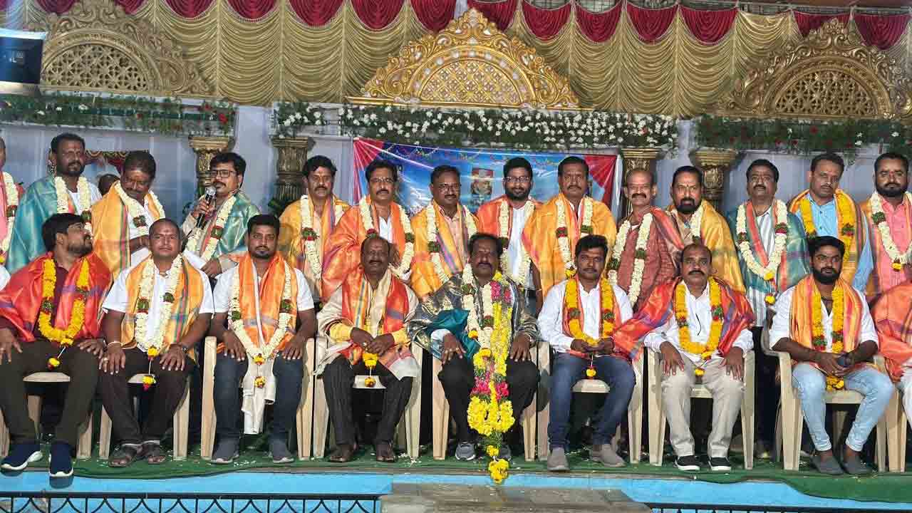 Goldsmiths | స్వర్ణకారులు సంఘటితంగా ముందుకు సాగాలి