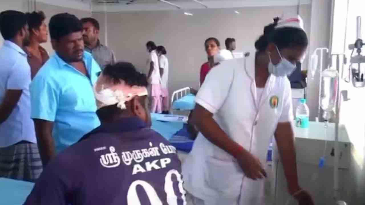 Tamil Nadu fishermen injured | సముద్రపు దొంగలు దాడి.. 17 మంది మత్స్యకారులకు   గాయాలు