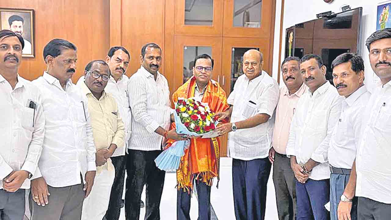 సీఎస్‌కు శుభాకాంక్షల వెల్లువ