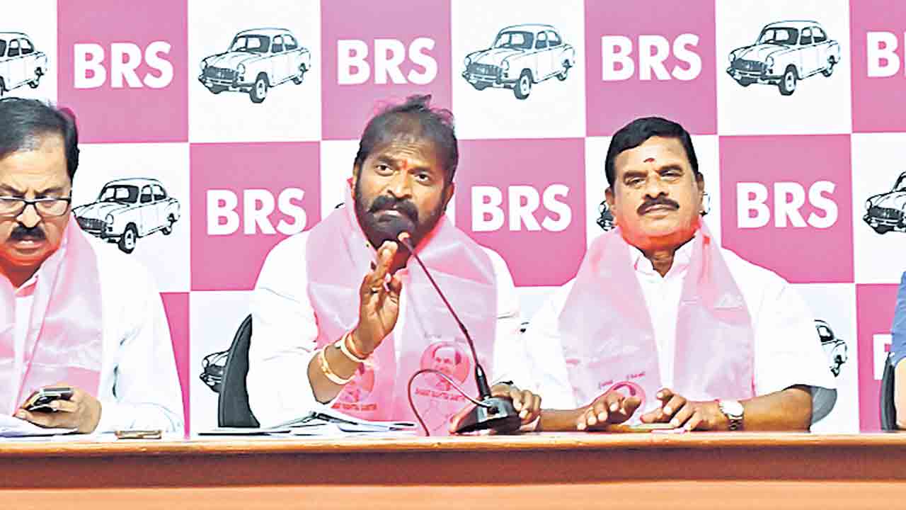 ఉద్యోగులను వేరు చేసే కుట్రలొద్దు.