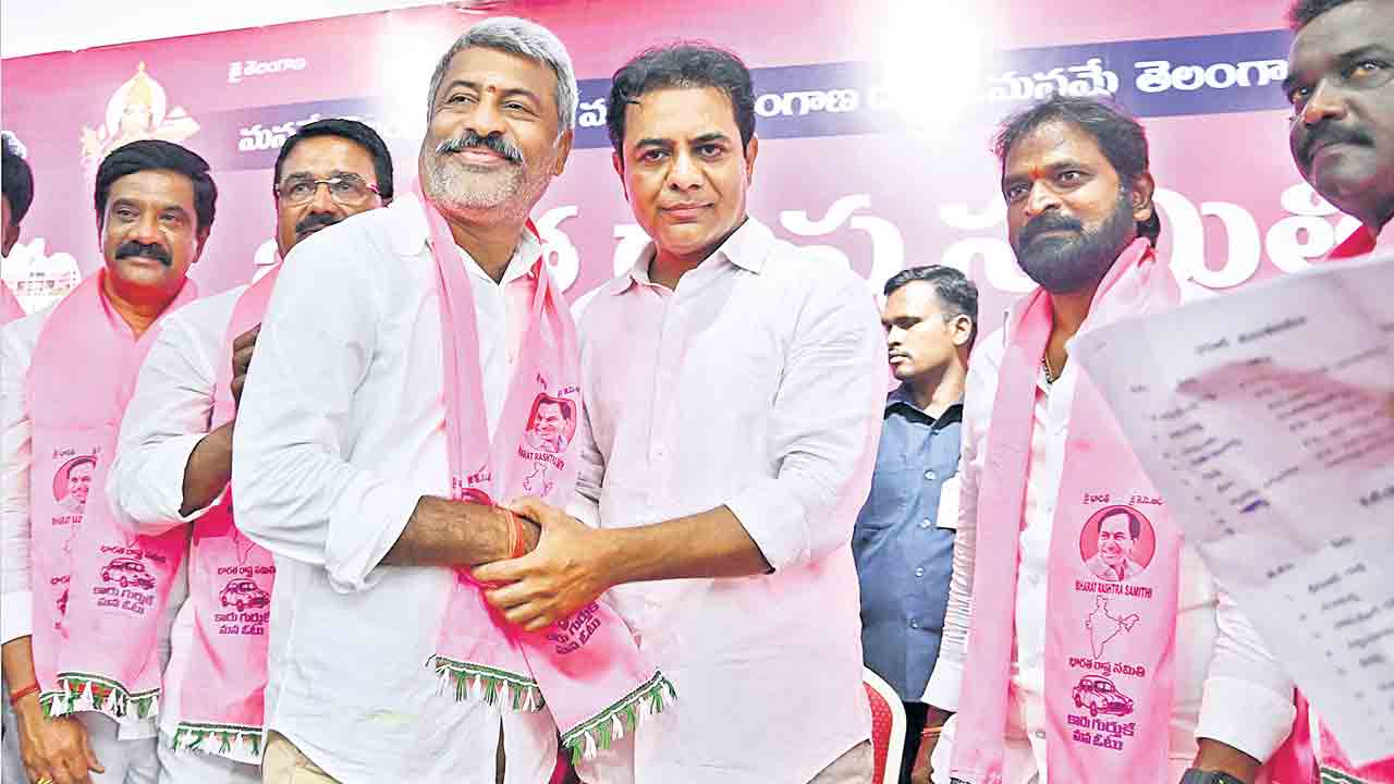 ఇటు మాటలు.. అటు మూటలు.. నాడు బాబు కోసం..నేడు రాహుల్‌ కోసం..!