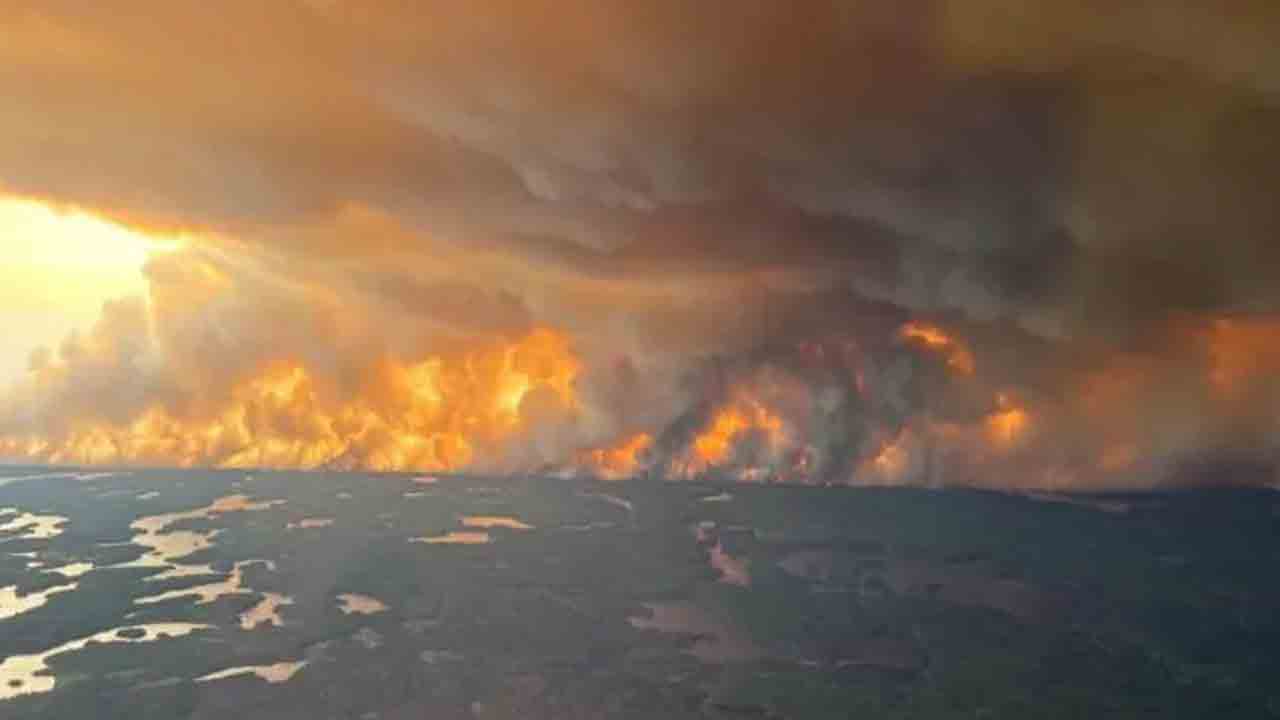 Wildfire | కెనడాలో ఆగని కార్చిచ్చు.. పలు ప్రావిన్స్‌లలో ఎమర్జెన్సీ