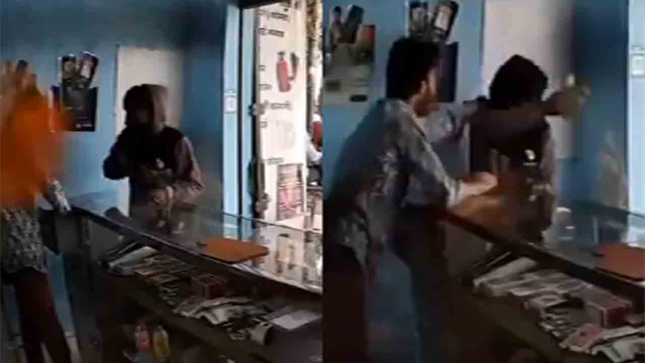 Watch: మొబైల్ షాపు ఓనర్‌ కళ్లలో కారం చల్లిన దొంగ.. తర్వాత ఏం జరిగిందంటే?