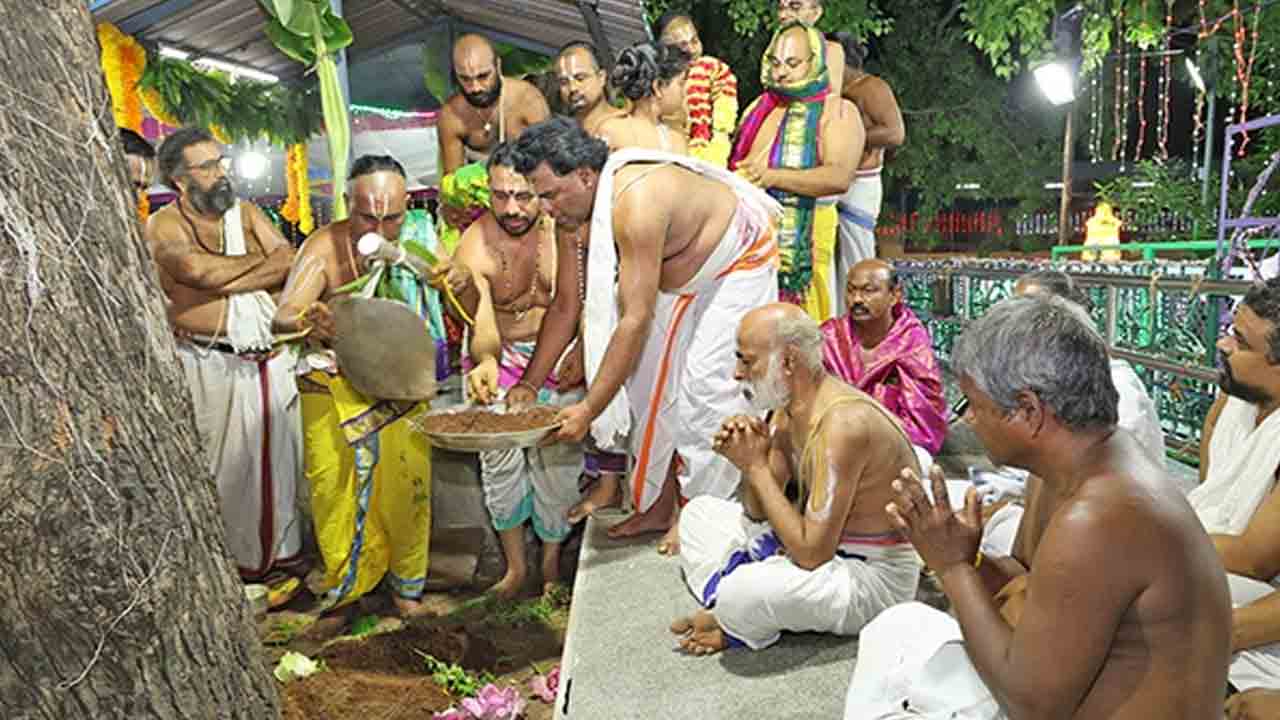 Vasantotsavam | తిరుచానూరు శ్రీ పద్మావతి అమ్మవారి ఆలయంలో వసంతోత్సవాలు ప్రారంభం