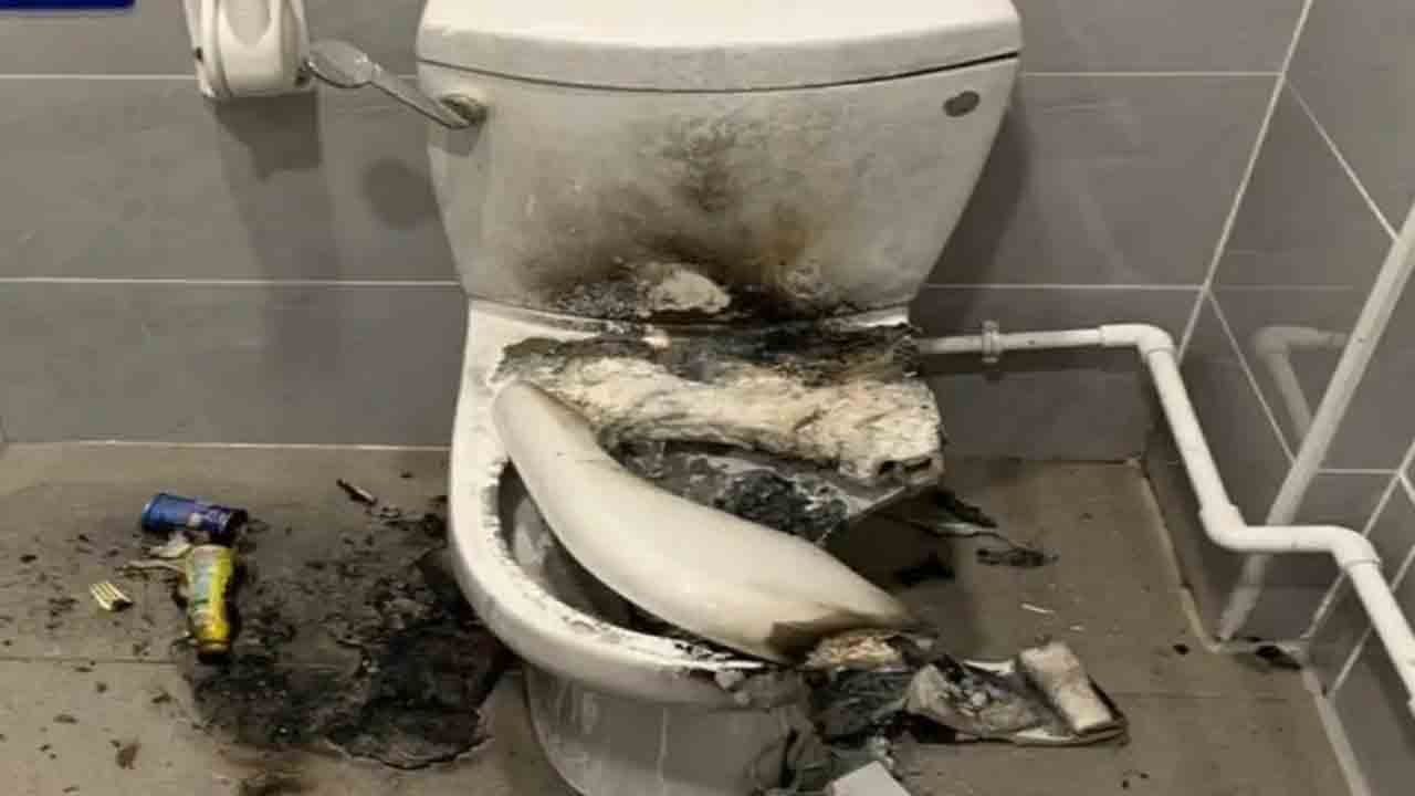 Toilet Seat Explodes | ఫ్లష్‌ చేయడంతో పేలిన టాయిలెట్‌ సీటు.. వ్యక్తికి గాయాలు