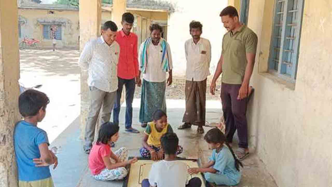 Lingala | విద్యార్థుల్లో దాగి ఉన్న సృజనాత్మకతను వెలికి తీసేందుకు కృషి చేయాలి