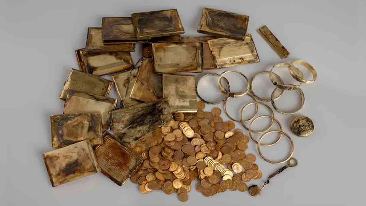 Treasure | వారెవ్వా.. లక్కంటే ఇదే మరి.. కాలినడకన వెళ్తుంటే కాళ్లకు తగిలిన కోట్ల నిధి..!