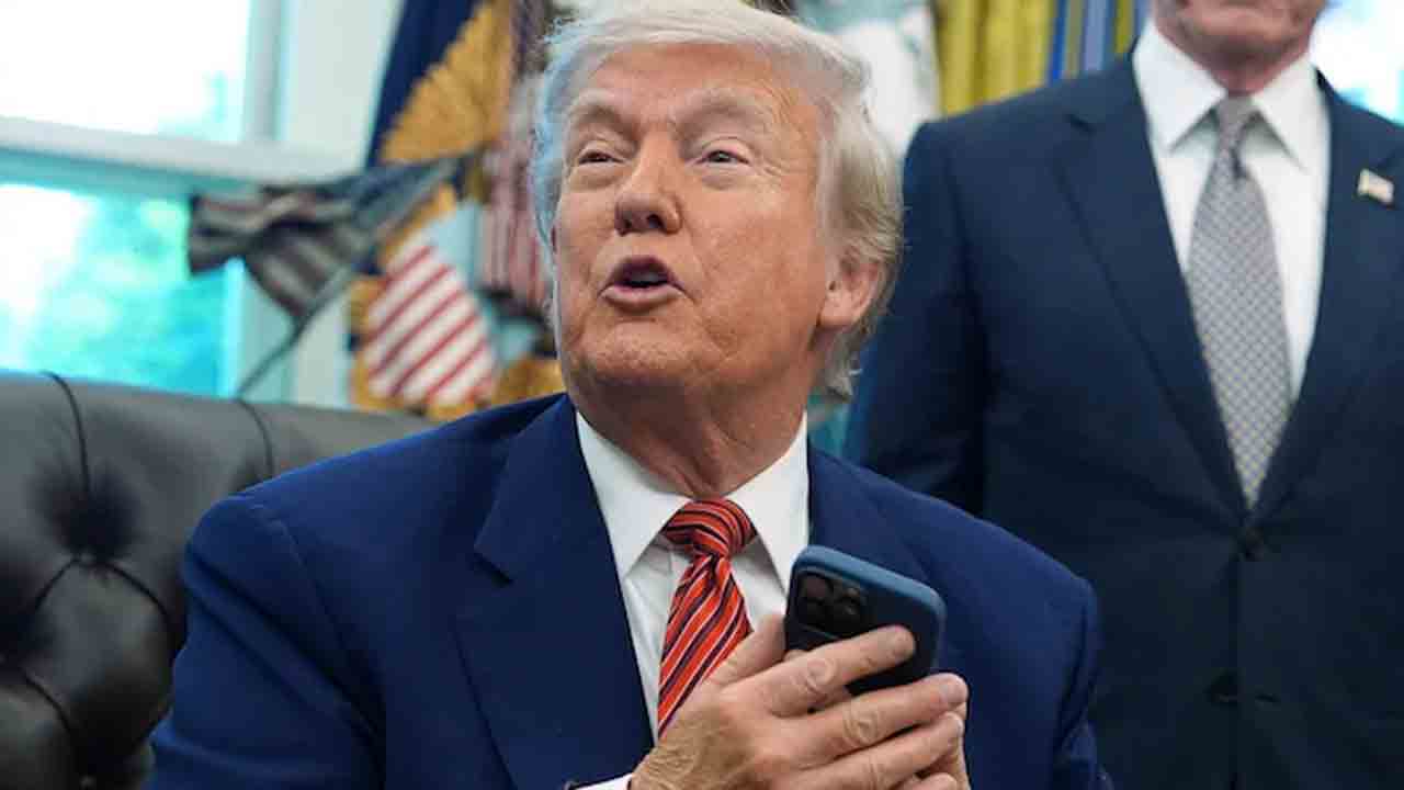 Donald Trump | యాపిల్‌నేకాదు.. శాంసంగ్‌నూ టార్గెట్‌ చేసిన ట్రంప్‌