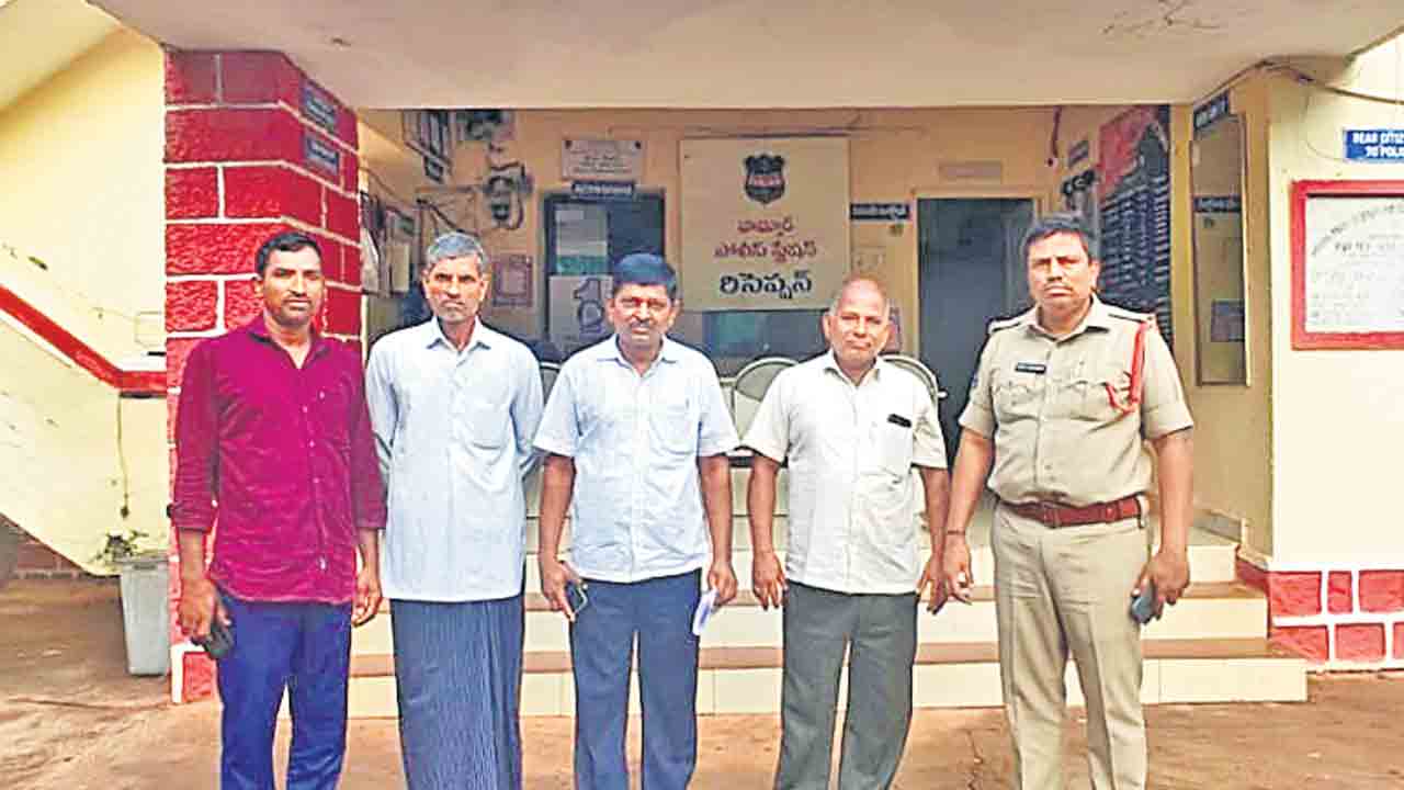 మామిడ్గిలో ఉద్రిక్త పరిస్థితులు