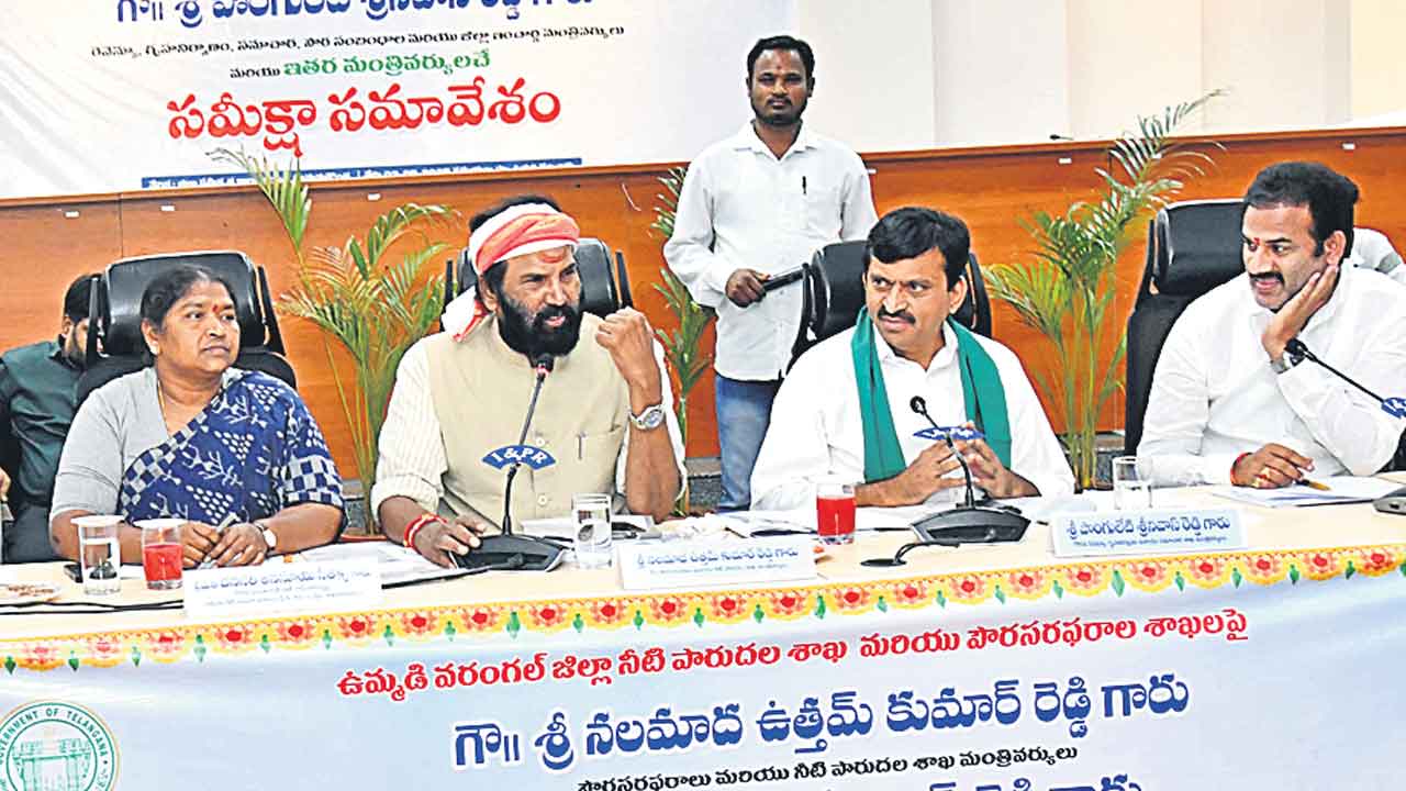 Congress | కాంటాలు పెడతలేరు.. వారాల తరబడి కేంద్రాల్లోనే వడ్లు.. మంత్రుల సమీక్ష సమావేశంలో అధికార పార్టీ ఎమ్మెల్యేల ఆగ్రహం