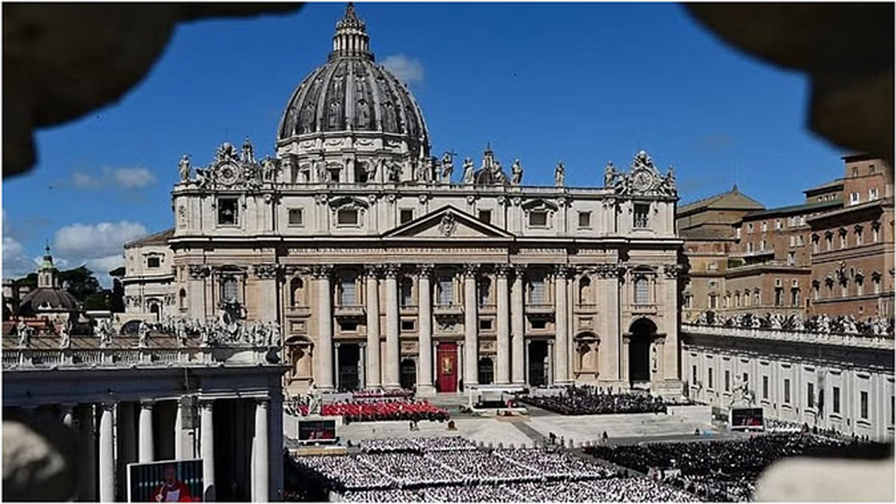 Vatican City | సిస్టైన్‌ చాపెల్‌ తలుపులు మూసివేత.. మొదలైన మొదలైన కొత్త పోప్‌ ఎన్నిక..!