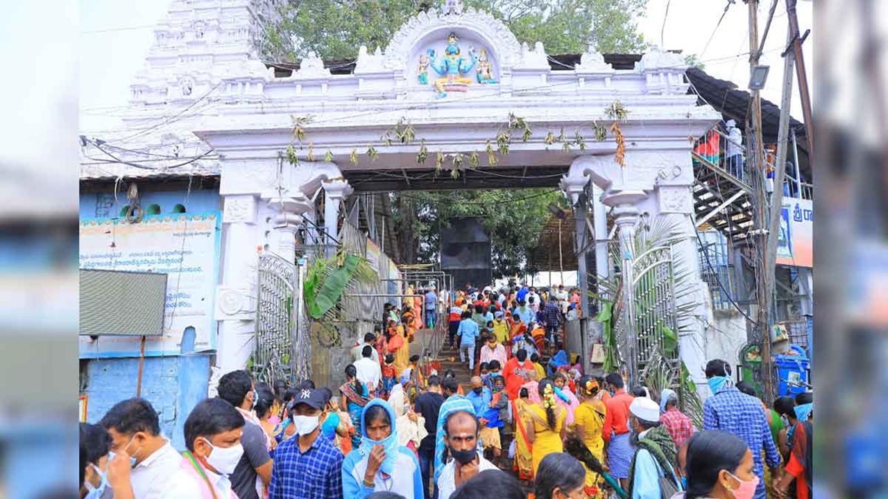 జడ్జి అని చెప్పి ప్రోటోకాల్ దర్శనం…! అరెస్టుతో బయటపడిన అసలు బాగోతం..!!