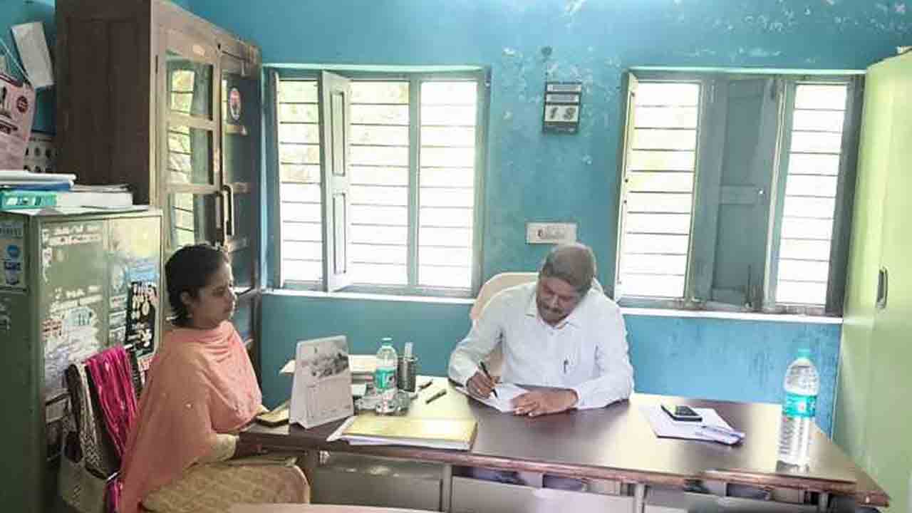 Veterinary Officer | పిడుగుపాటుకు జీవాలు మృతి చెందితే సమాచారం ఇవ్వండి : వెటర్నరీ అధికారి
