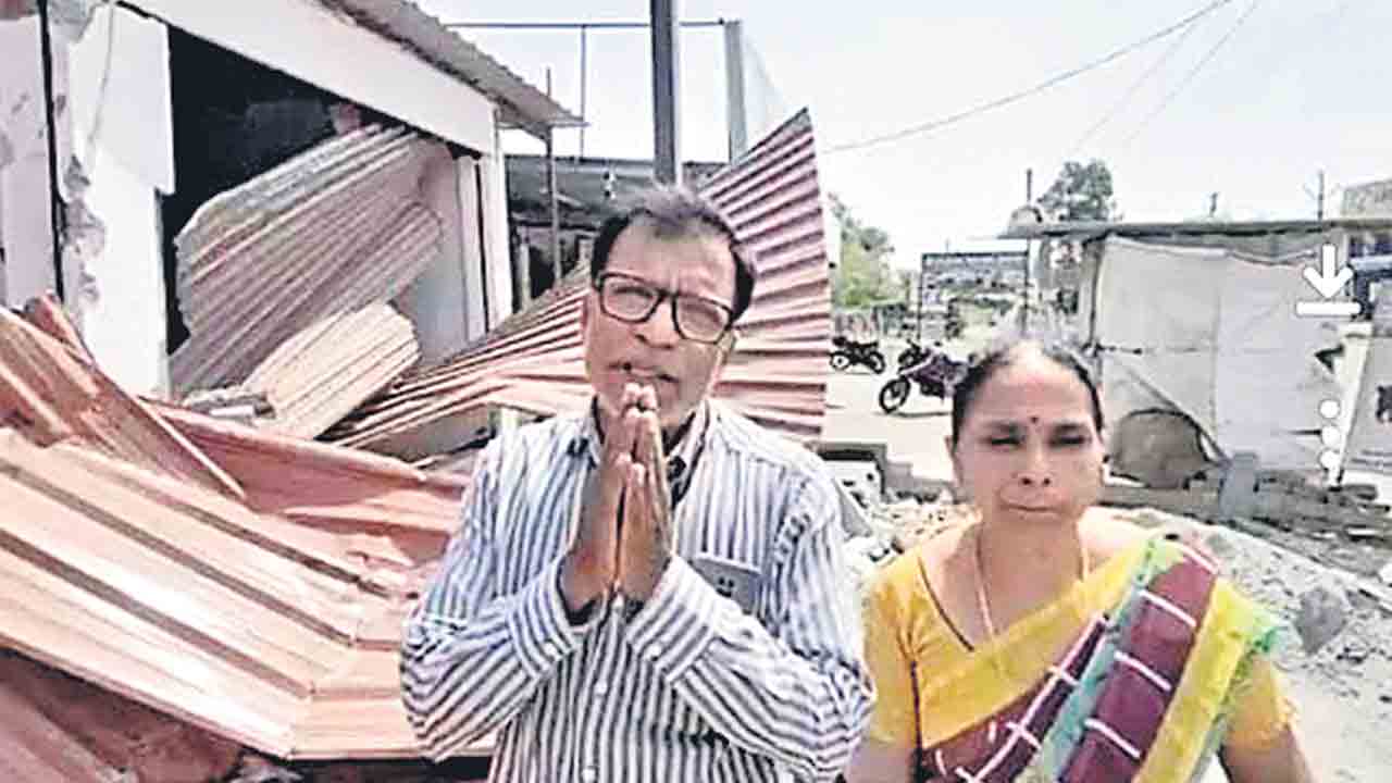 లక్ష ఇవ్వలేదని కూల్చేశారు..