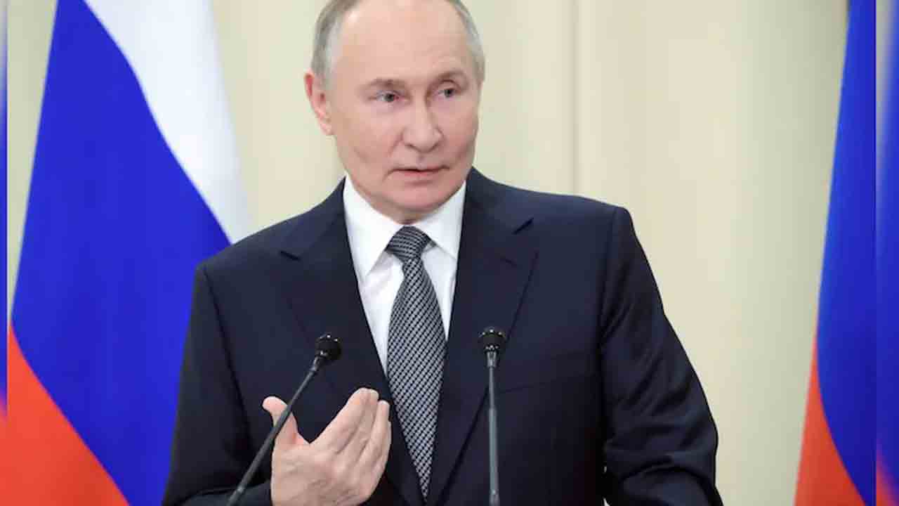 Vladimir Putin | ఉక్రెయిన్‌ సైన్యంలోకి పౌరులను కుక్కల్లా బంధించి పట్టుకెళ్తున్నారు : పుతిన్‌