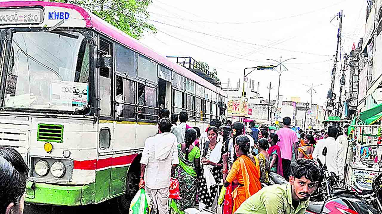 రద్దీ స్టేషన్‌.. రద్దుతో పరేషాన్‌