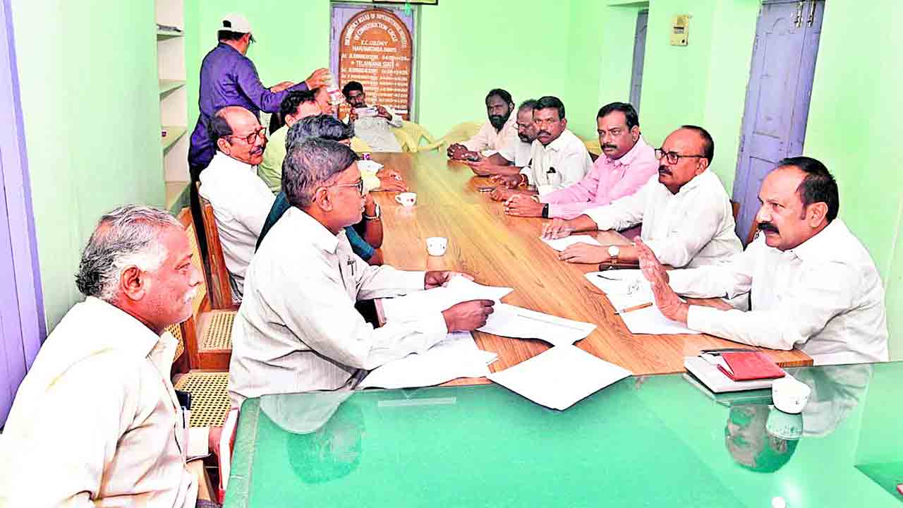 చెరువులకు మరమ్మతు చేయరా?