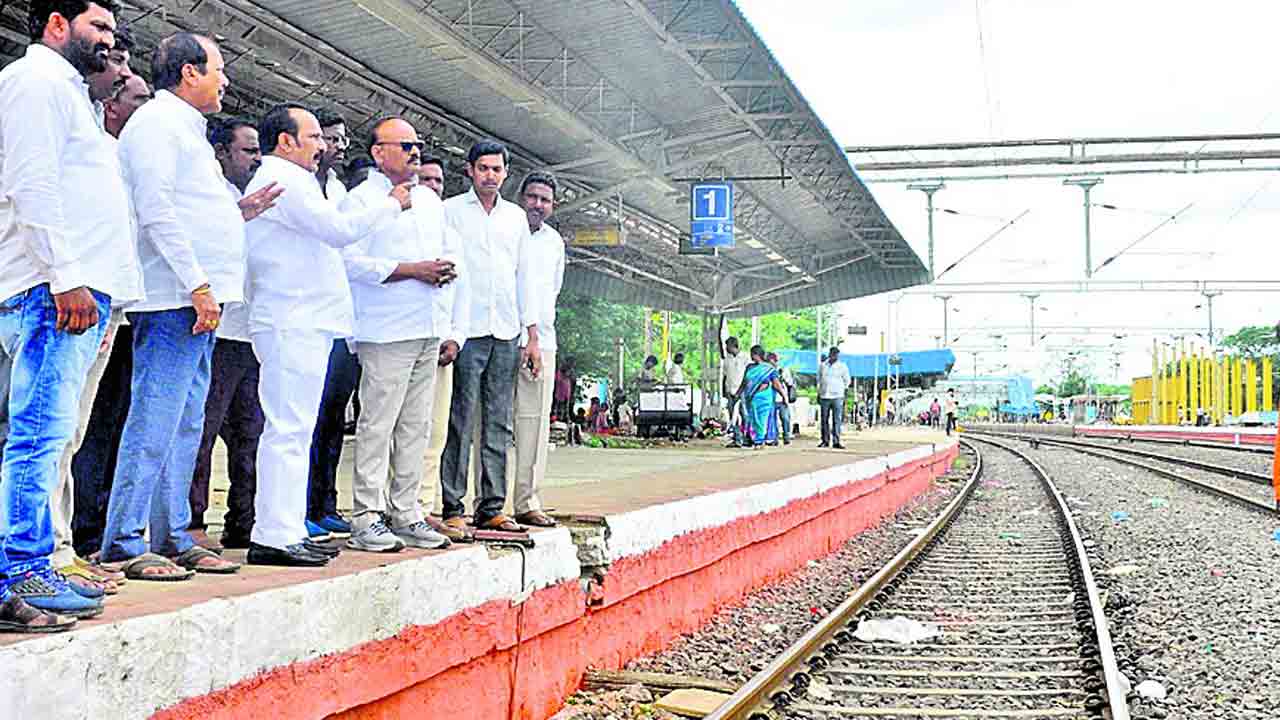 3వ లైన్‌ పనుల్లో వేగం పెంచాలి