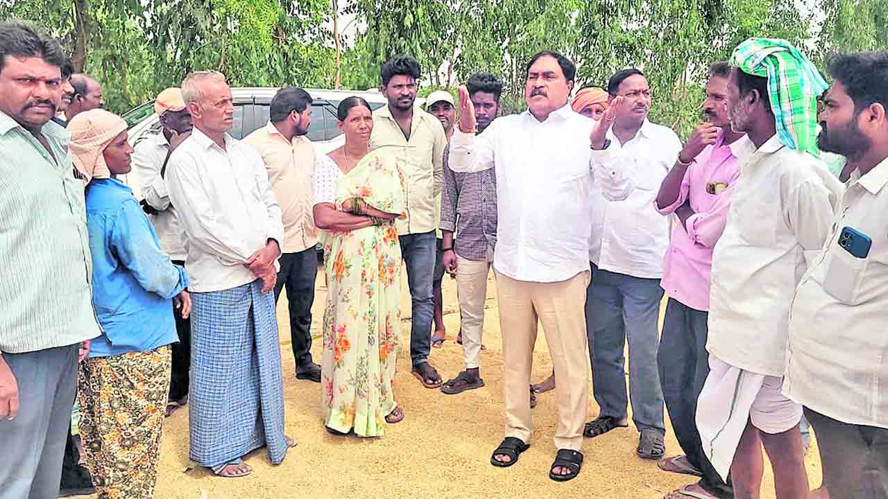 రైతులను నట్టేట ముంచుతున్న కాంగ్రెస్‌