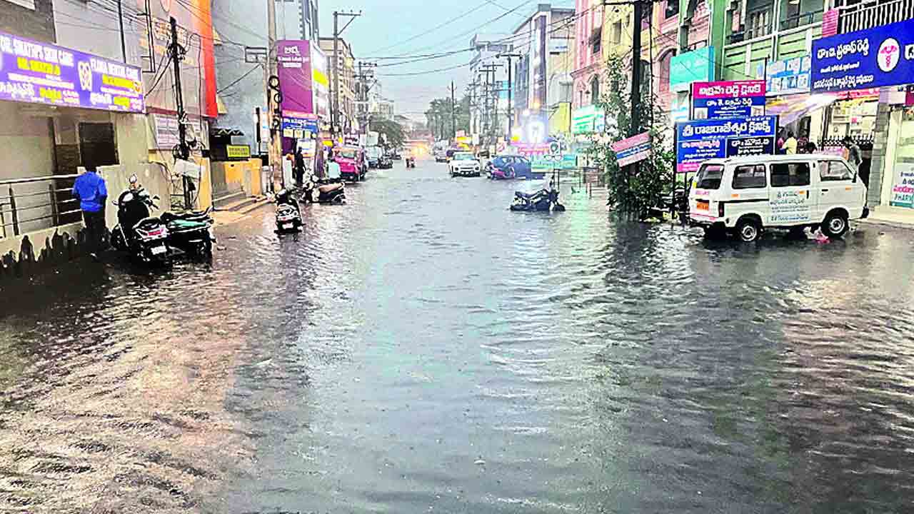 కుండపోత ఉమ్మడి జిల్లావ్యాప్తంగా భారీ వర్షం