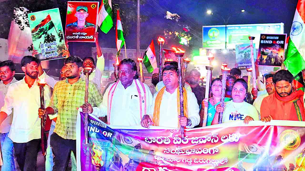 సైన్యానికి అండగా ఉందాం..