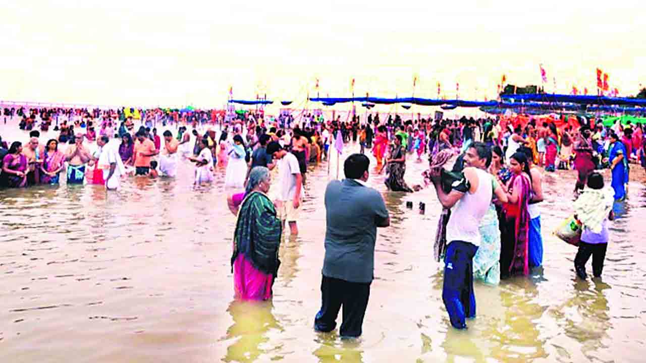 భక్తజన సందోహం