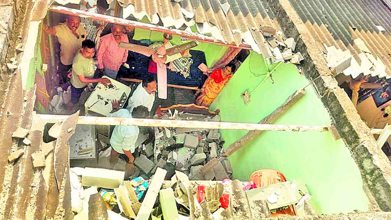 ఆగని వర్షం.. తీరని నష్టం