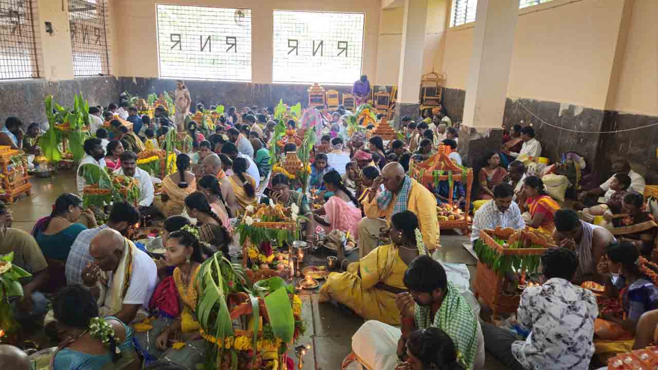 Wargal Temples | భక్తులతో సందడిగా వర్గల్‌ ఆలయాలు