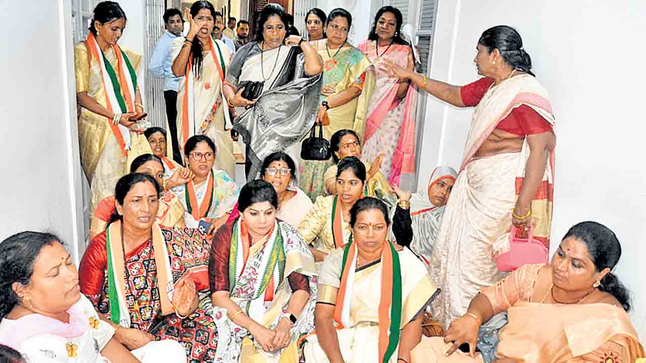 పదవుల్లో మహిళలకు అన్యాయం