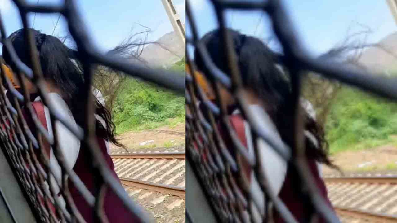 Watch: లేడీస్ స్పెషల్ ట్రైన్‌ ఆలస్యం.. రద్దీ వల్ల ప్రమాదకరంగా వేలాడిన మహిళలు