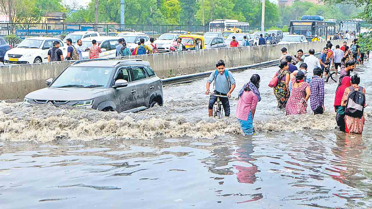 ఢిల్లీని ముంచెత్తిన వాన