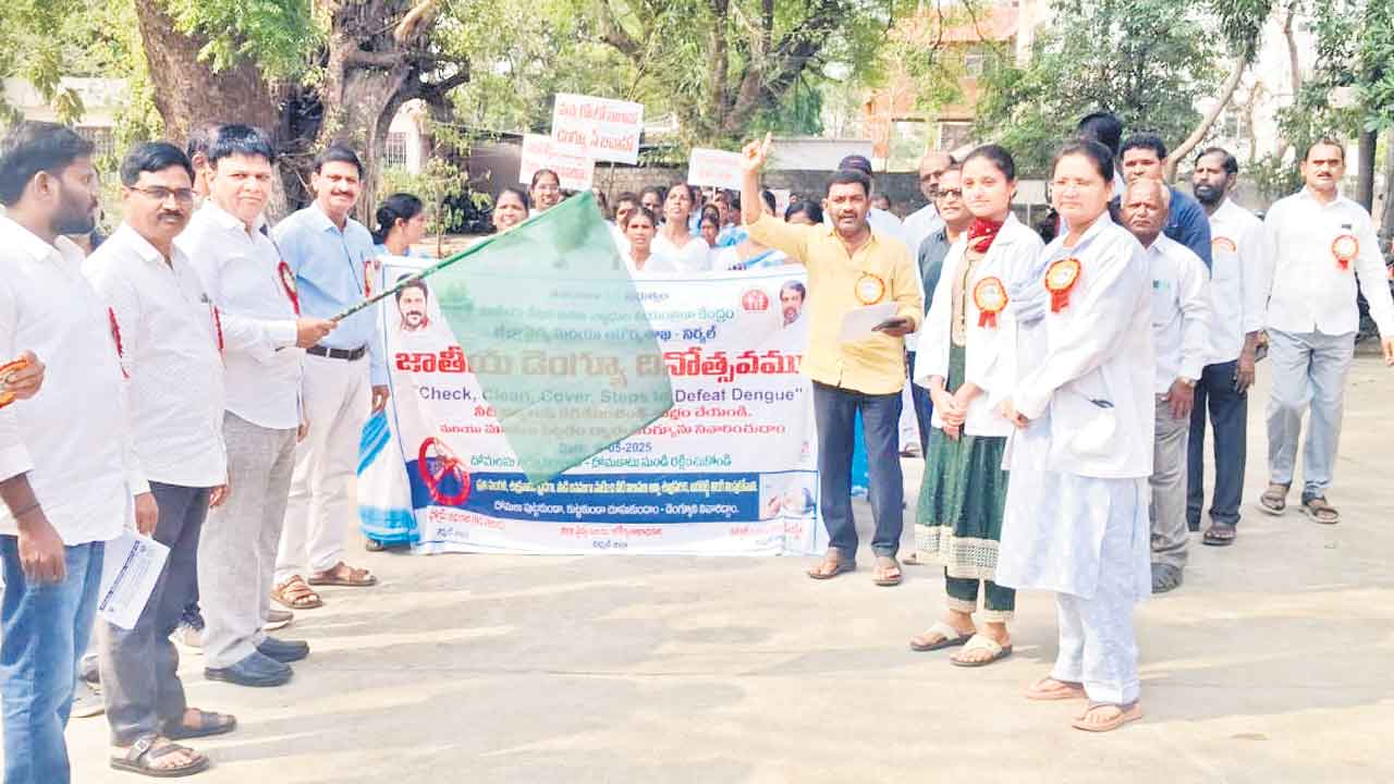 ఇందిరమ్మ ఇండ్ల కమిటీ సభ్యులను తొలగించాలి