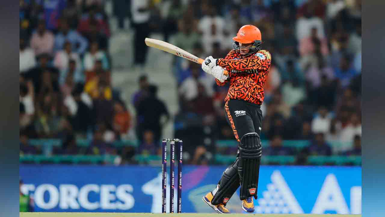 IPL 2025 | వరుసగా నాలుగు సిక్సర్లు.. అభిషేక్ సూపర్ హాఫ్ సెంచరీ