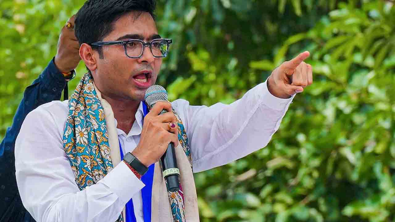 యూసుఫ్‌ పఠాన్‌ ఔట్‌.. అభిషేక్‌ బెనర్జీ ఇన్‌