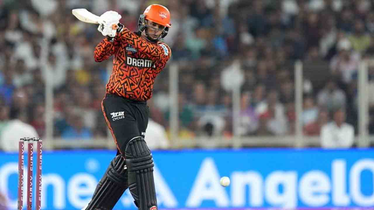 IPL 2025 | సిక్స‌ర్‌తో అభిషేక్ హాఫ్ సెంచ‌రీ.. ఇంకా కొట్టాల్సింది వంద‌పైనే