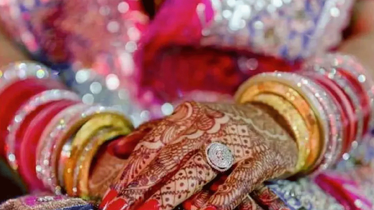 Acid Attack: నువ్వు నాదానివి కాకుంటే.. ఎవ్వ‌రికీ ద‌క్క‌వ‌ద్దు.. యువ‌తిపై యాసిడ్ దాడి