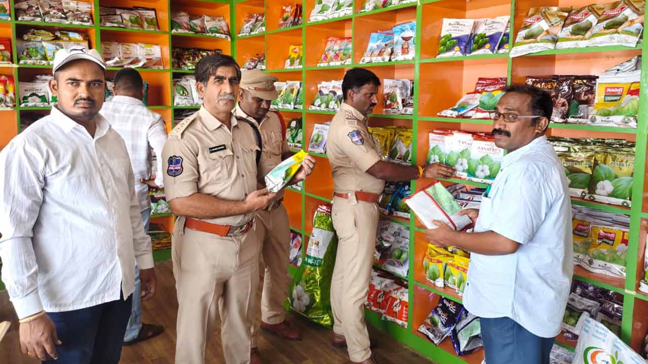 న‌కిలీ విత్త‌నాలు విక్ర‌యిస్తే క‌ఠిన చ‌ర్య‌లు.. హెచ్చ‌రించిన స్టేష‌న్ ఘ‌న్‌పూర్ ఏసీపీ