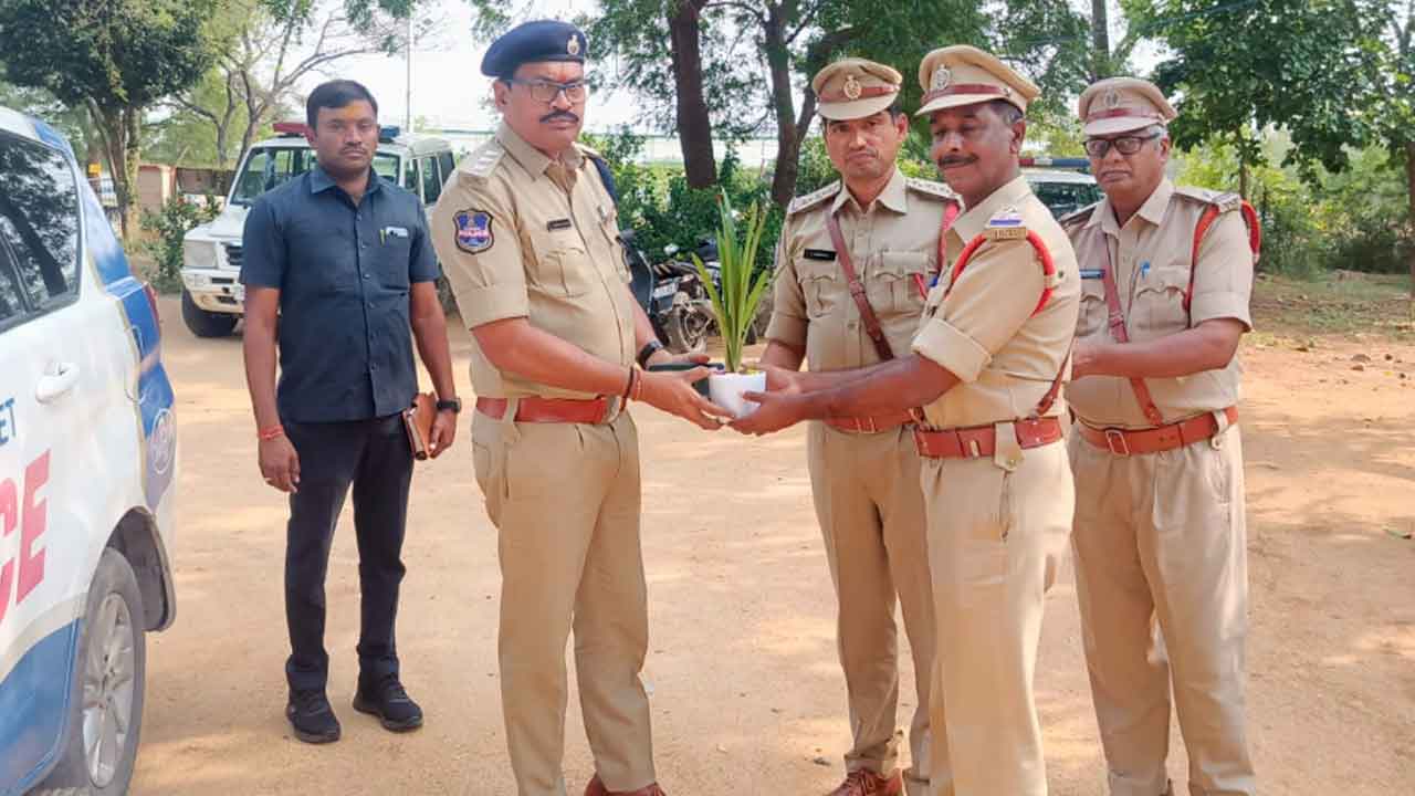 ACP Sadanandam | శాంతిభద్రతల పరిరక్షణకు కృషి చేయాలి : ఏసీపీ సదానందం
