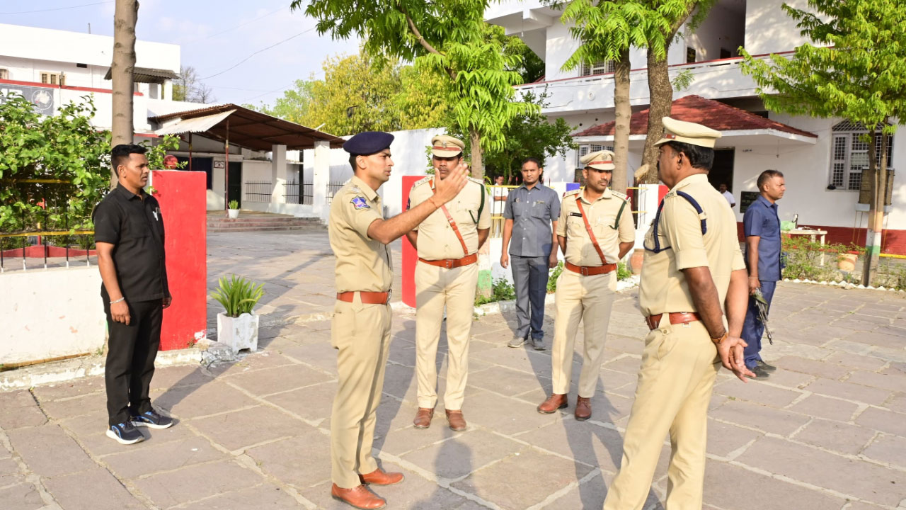 Akhil Mahajan | పోలీసు సిబ్బంది విధుల్లో క్రమశిక్షణ పాటించాలి: ఎస్పీ అఖిల్ మహాజన్